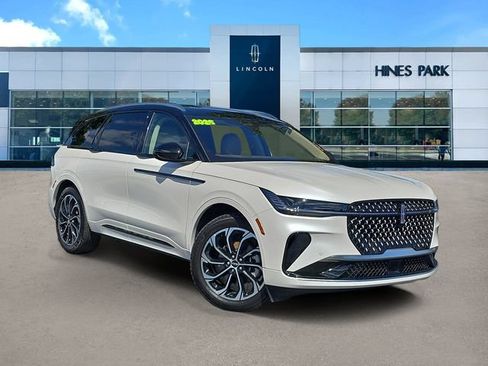 Used 2025 Lincoln Nautilus Reserve AWD/4WD image 1