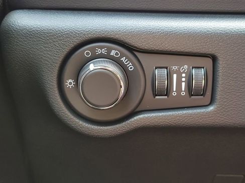 New 2026 Chrysler Voyager LX image 26