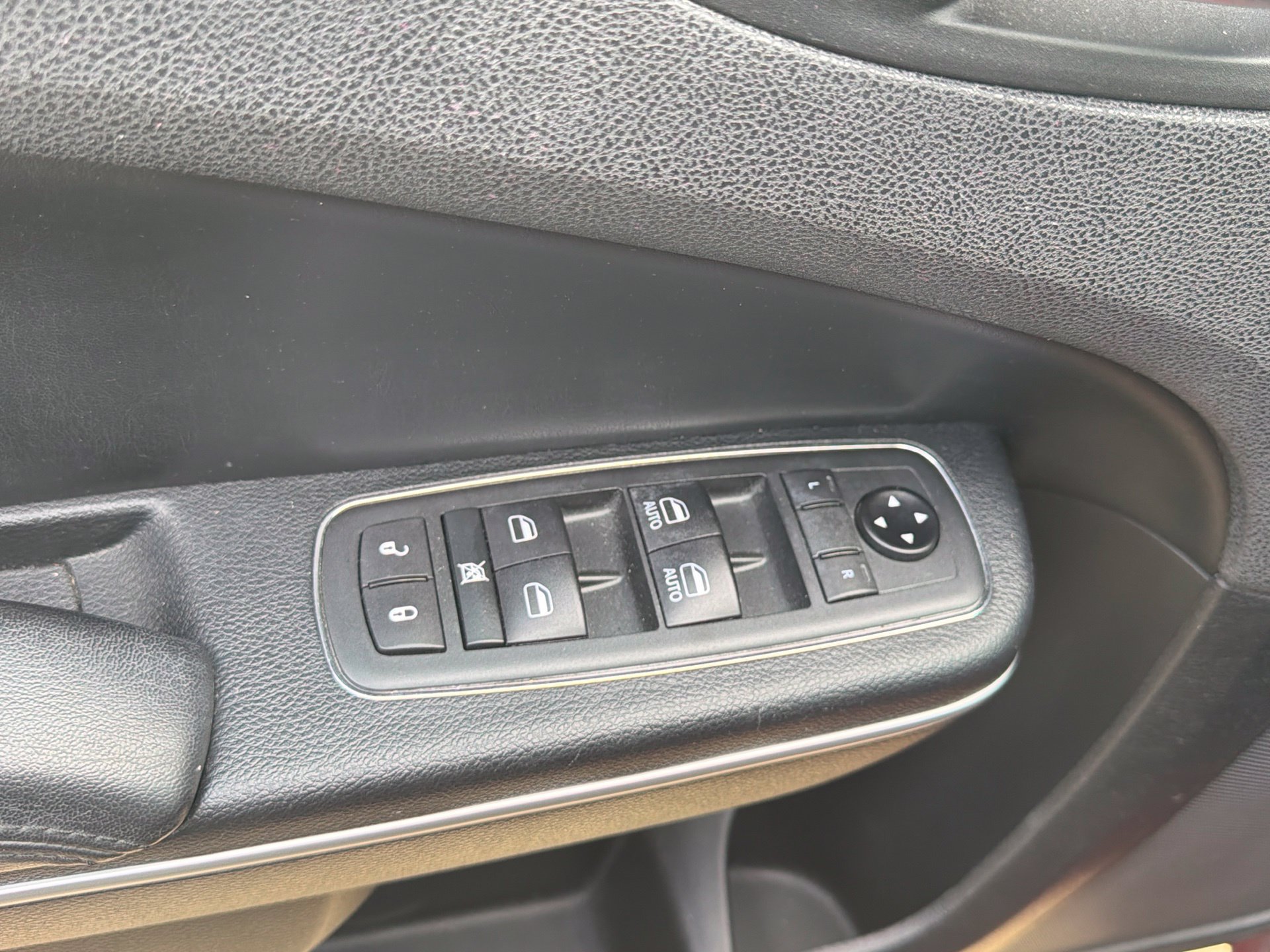 Used 2020 Chrysler 300 Touring w/ Sport Appearance Package RWD image 12