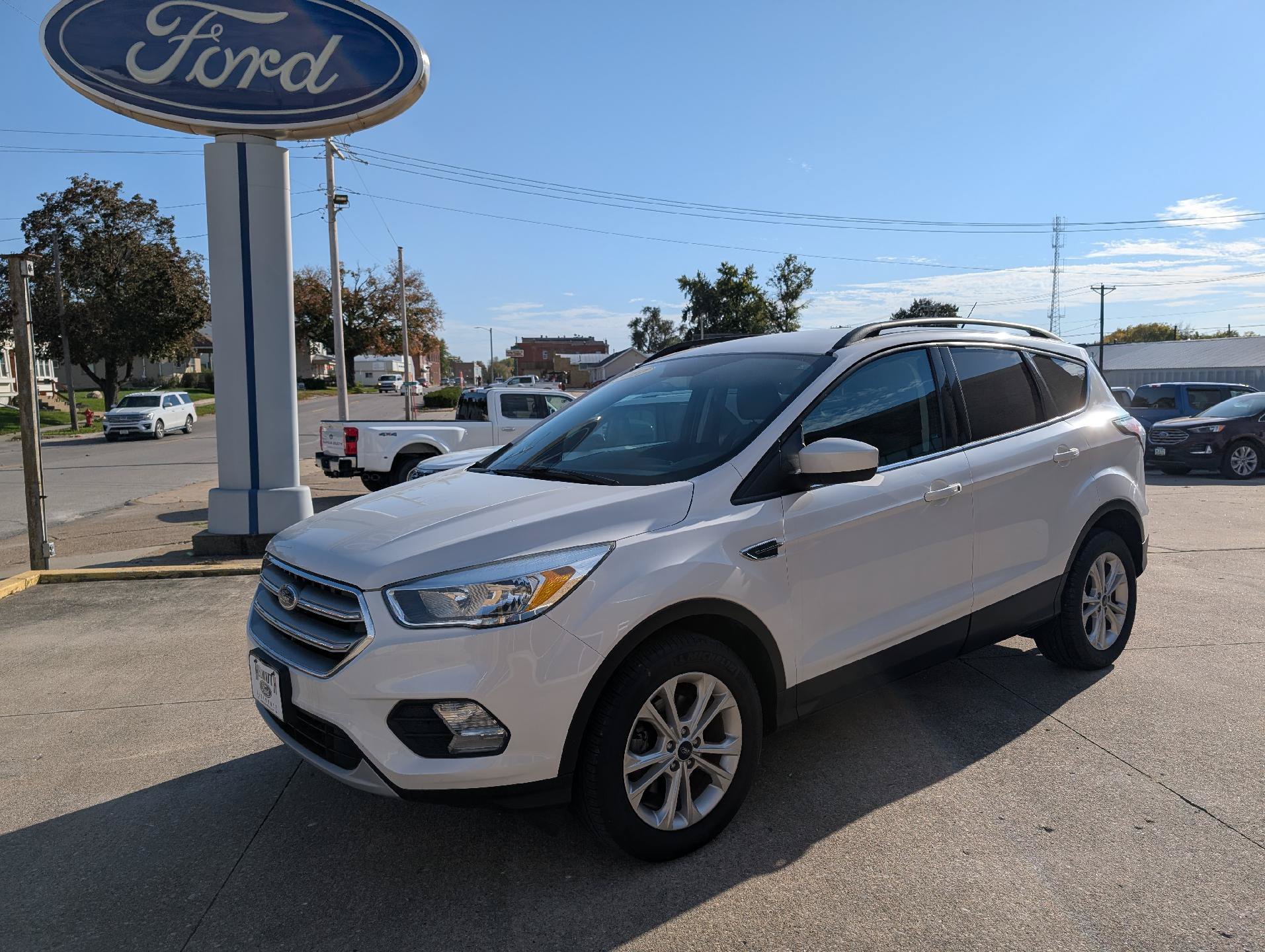 Used 2017 Ford Escape SE FWD image 2