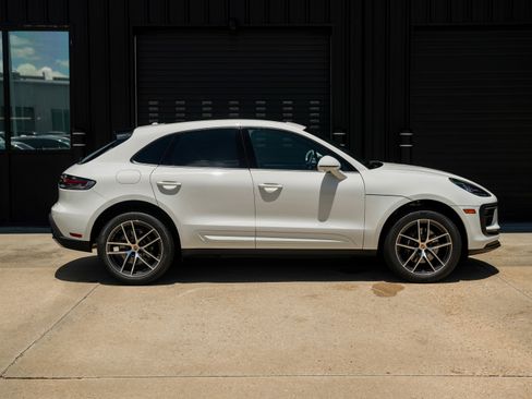 Certified 2025 Porsche Macan image 13
