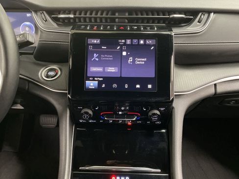 Used 2023 Jeep Grand Cherokee L Laredo image 24