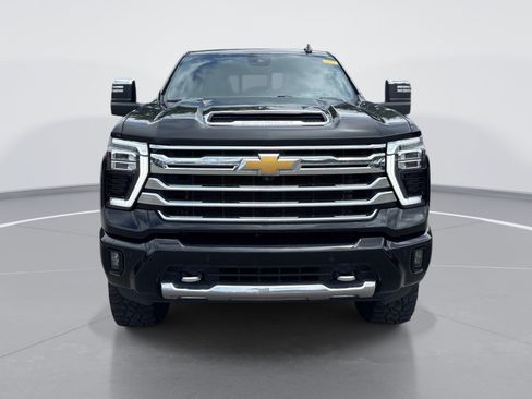 Used 2024 Chevrolet Silverado 2500 High Country w/ High Country Premium Package AWD/4WD image 2