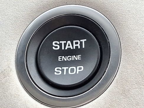 Used 2023 Land Rover Discovery Sport SE image 24