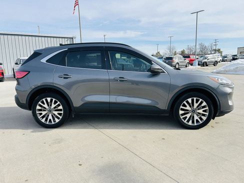 Used 2021 Ford Escape Titanium image 40