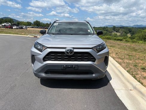 Used 2021 Toyota RAV4 LE FWD image 2