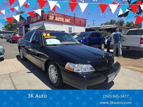 Used 2006 Lincoln Town Car Designer Series RWD image 1
