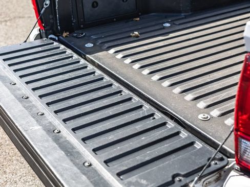 Used 2017 Toyota Tacoma TRD Sport w/ Tow Package RWD image 9
