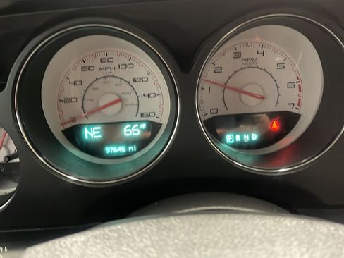 Used 2013 Dodge Challenger R/T RWD image 5