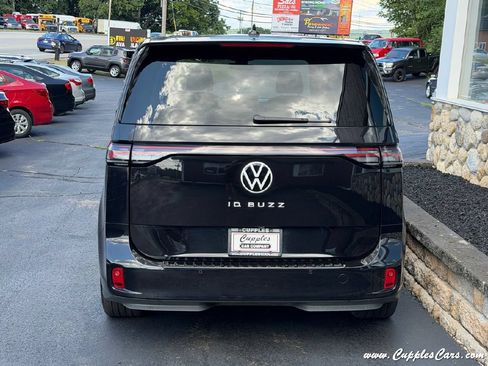 Used 2025 Volkswagen ID. Buzz Pro S RWD image 4