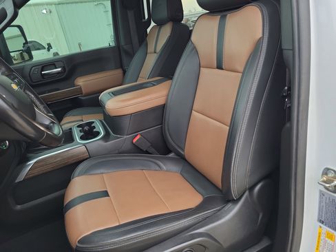 Used 2022 Chevrolet Silverado 2500 High Country w/ Z71 Off-Road Package image 15