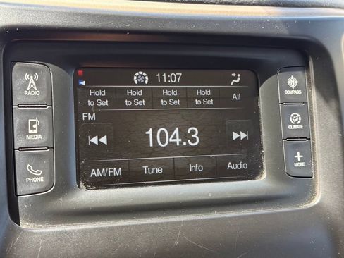 Used 2016 Jeep Cherokee Latitude w/ Comfort & Sound Group FWD image 18