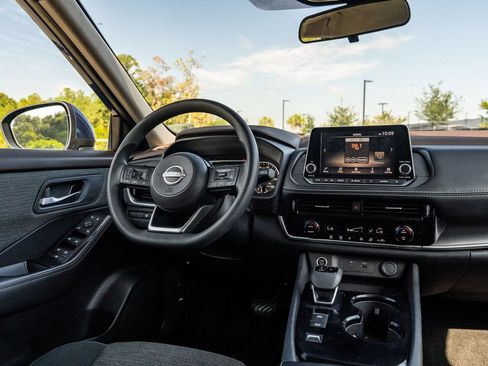 Used 2023 Nissan Rogue SV FWD image 30