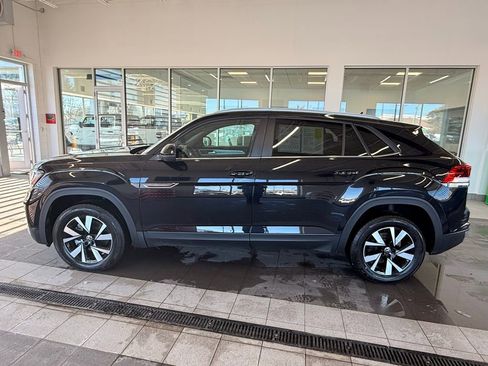 Used 2021 Volkswagen Atlas Cross Sport SE image 5