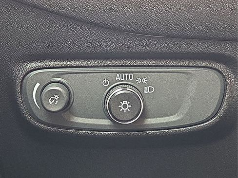 Used 2020 Chevrolet Equinox LS FWD image 22