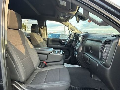 Used 2024 Chevrolet Silverado 2500 Custom w/ Custom Value Package image 11