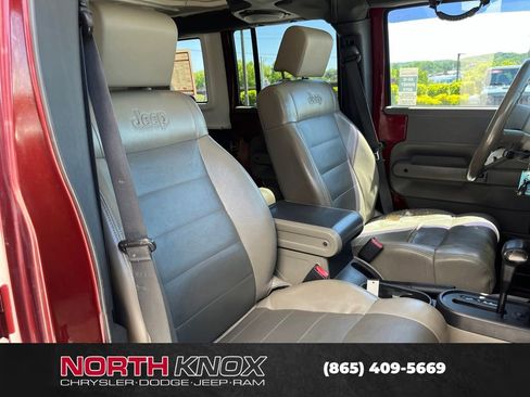 Used 2010 Jeep Wrangler Unlimited Sahara w/ Dual Top Group AWD/4WD image 25