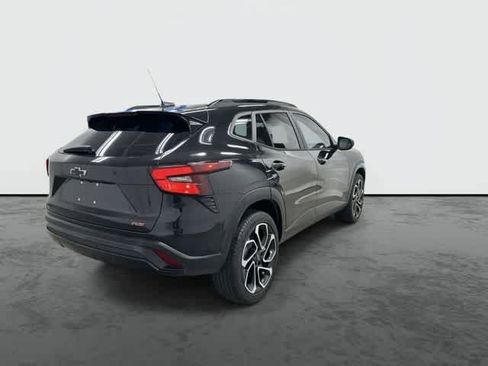 Used 2024 Chevrolet Trax RS w/ Sunroof Package FWD image 3