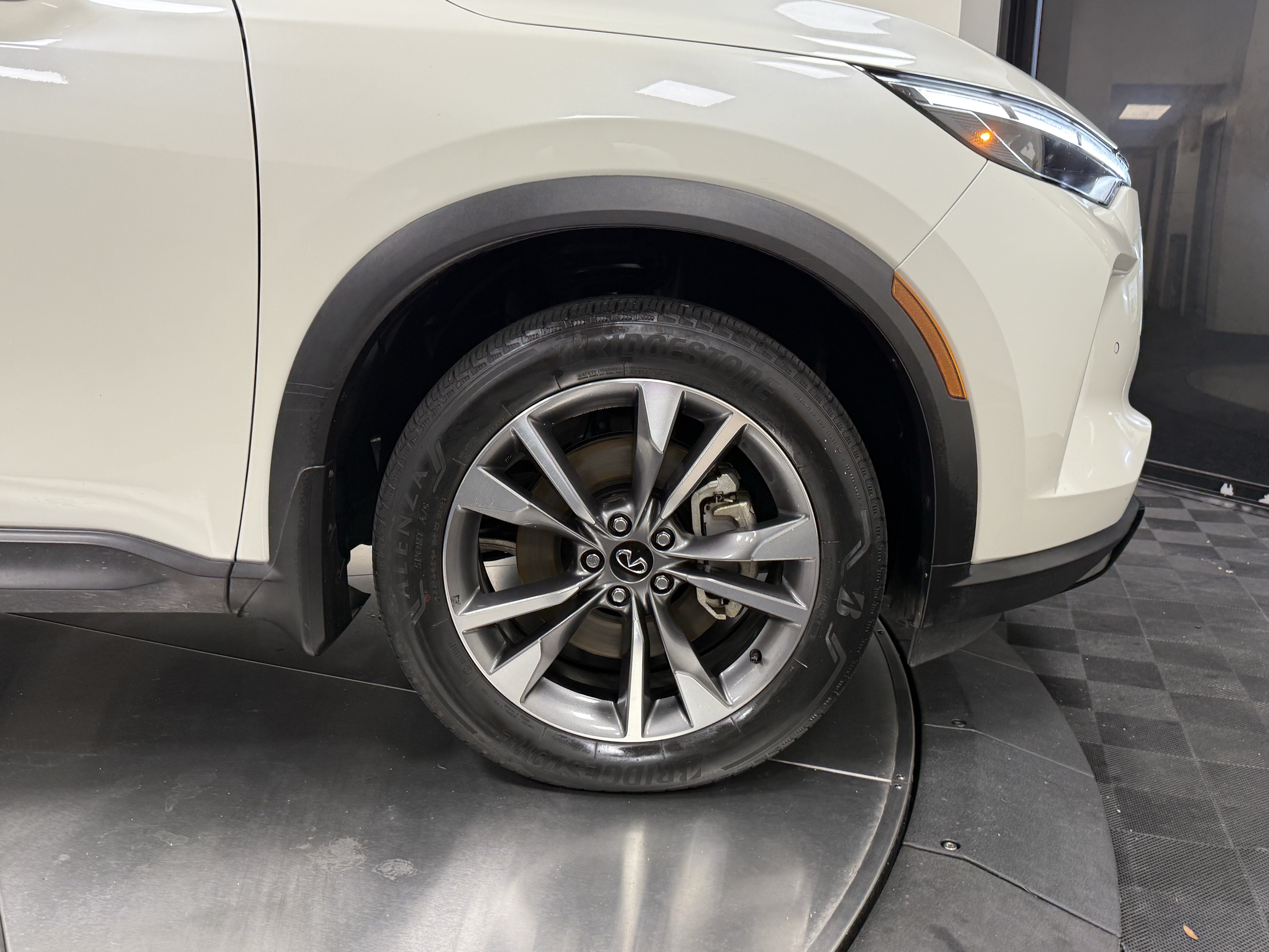 Certified 2024 INFINITI QX60 Luxe w/ Performance Audio Package FWD image 9