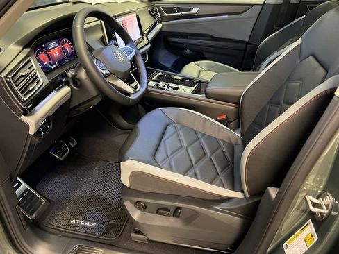 New 2026 Volkswagen Atlas Peak Edition AWD/4WD image 4