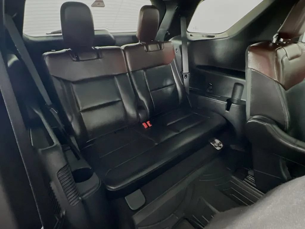 Used 2023 Ford Explorer Platinum w/ Technology Package AWD/4WD image 29