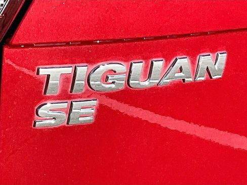 Used 2019 Volkswagen Tiguan SE w/ Panoramic Sunroof Package image 24