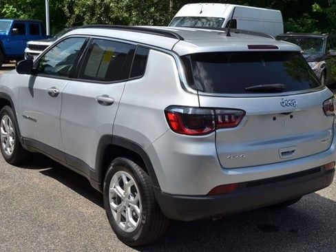 Used 2024 Jeep Compass Latitude AWD/4WD image 6