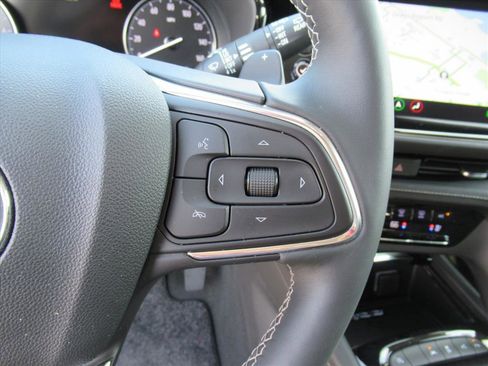 Used 2023 Buick Envision Avenir image 19