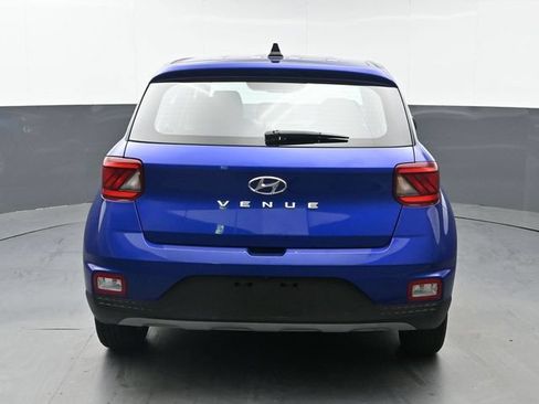 Used 2022 Hyundai Venue SE FWD image 4