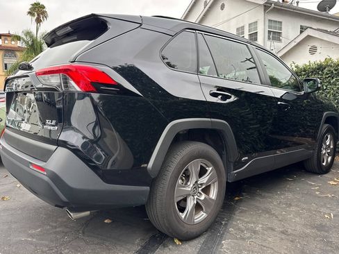 Used 2024 Toyota RAV4 XLE AWD/4WD image 5
