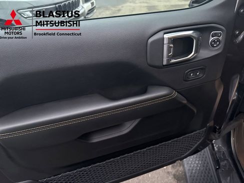 Used 2025 Jeep Wrangler Unlimited Sahara image 21