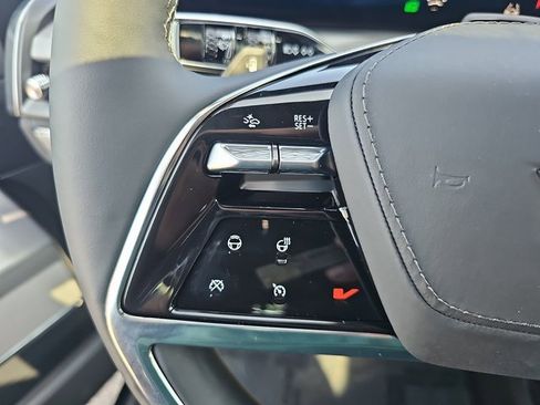 New 2026 Cadillac Vistiq Platinum w/ LPO, Floor Liner Package image 20