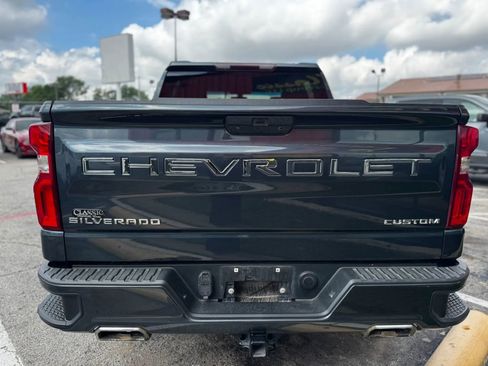 Used 2020 Chevrolet Silverado 1500 Custom w/ Custom Value Package RWD image 12