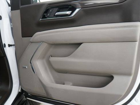 Used 2025 GMC Yukon XL Elevation w/ Technology Package AWD/4WD image 9