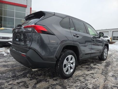 Used 2022 Toyota RAV4 LE image 7