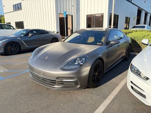 Used 2018 Porsche Panamera RWD image 1
