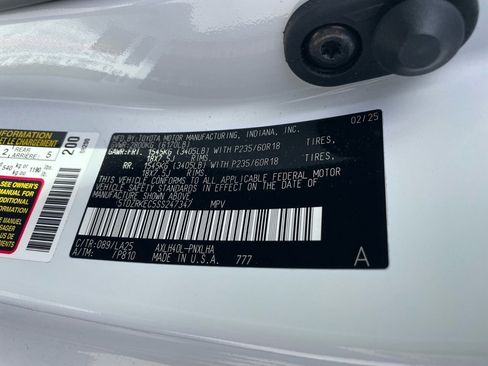 Used 2025 Toyota Sienna Limited image 10