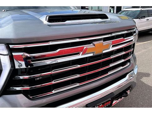 Used 2025 Chevrolet Silverado 3500 LTZ AWD/4WD image 31