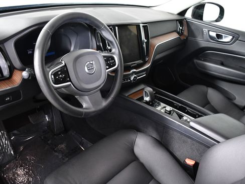 Used 2024 Volvo XC60 B5 Plus image 21