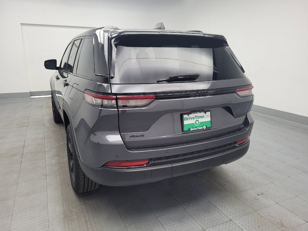 Used 2023 Jeep Grand Cherokee Altitude AWD/4WD image 6