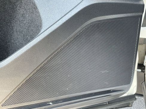 Used 2021 Volkswagen Tiguan SE w/ Panoramic Sunroof Package image 24