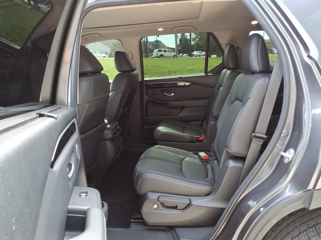 Used 2024 Honda Pilot Touring image 25