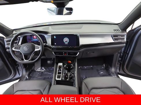 Used 2025 Volkswagen Atlas Cross Sport SE AWD/4WD image 9