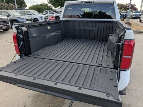Used 2025 Toyota Tacoma TRD Sport AWD/4WD image 28