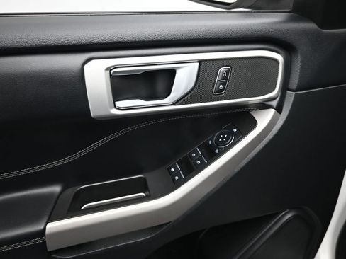 Used 2023 Ford Explorer XLT RWD image 11
