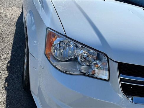 Used 2020 Dodge Grand Caravan SE FWD image 26