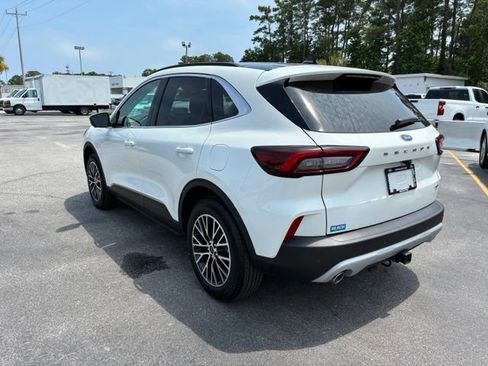 Used 2025 Ford Escape SE w/ PHEV Premium Package FWD image 5