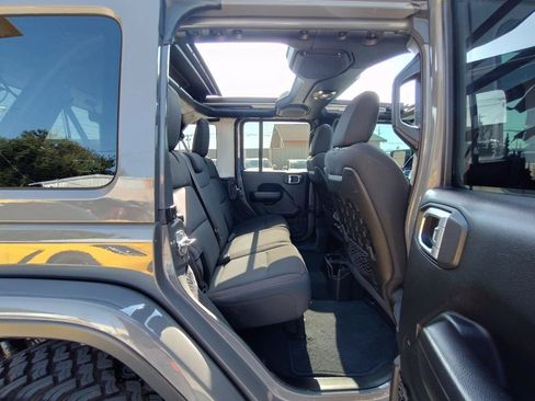 Used 2020 Jeep Wrangler Unlimited Rubicon AWD/4WD image 46