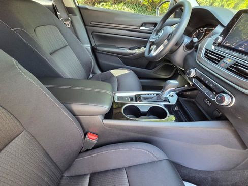 Used 2024 Nissan Altima 2.5 SV AWD/4WD image 20