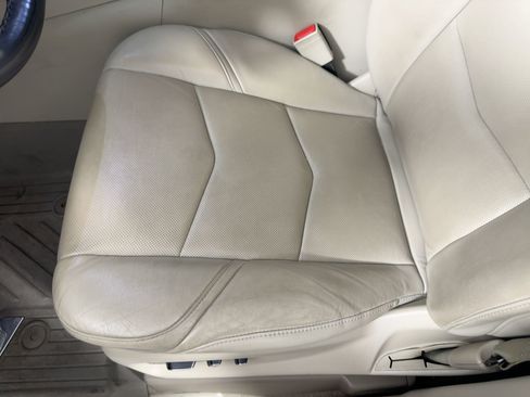 Used 2019 Cadillac Escalade ESV Premium Luxury image 13